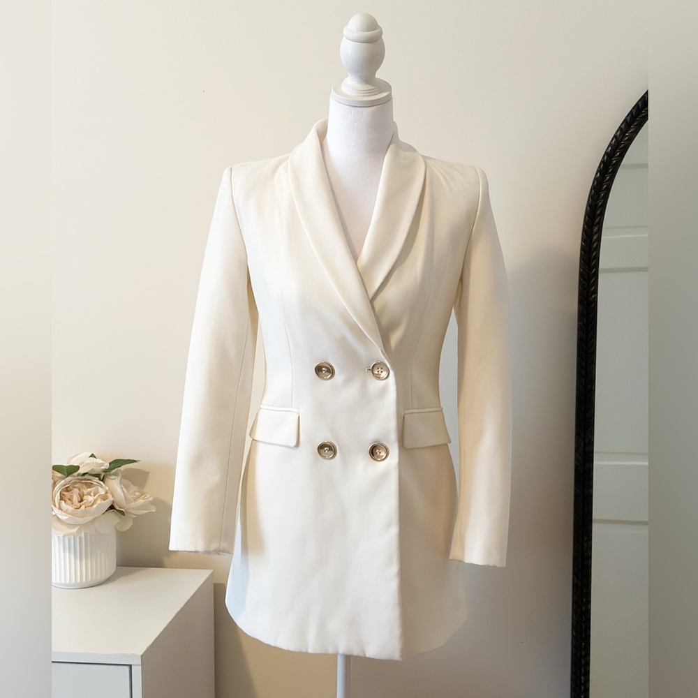 Zara Cream Double-Breasted Blazer | Like New | Chic & Timeless